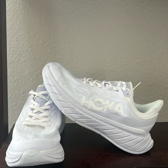 Hoka Carbon X 2 sneakers, size 8D. - Picture 1 of 14